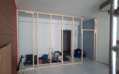 die Zwischenwand ent-steht